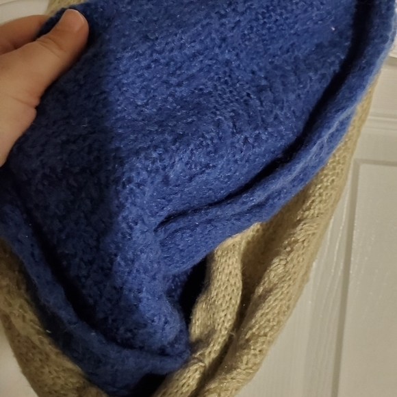 CREAM and Blue Infinity Scarf - Picture 4 of 7